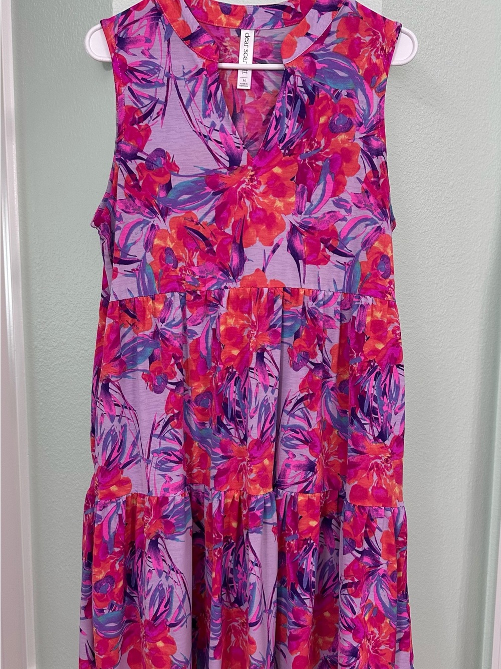 Dear Scarlett Vibrant Floral V-Neck Dress Medium